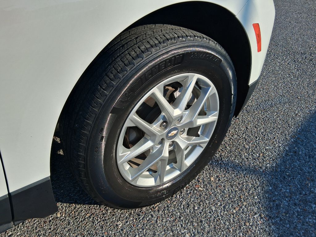 Photo 18 of this CHEVROLET EQUINOX
