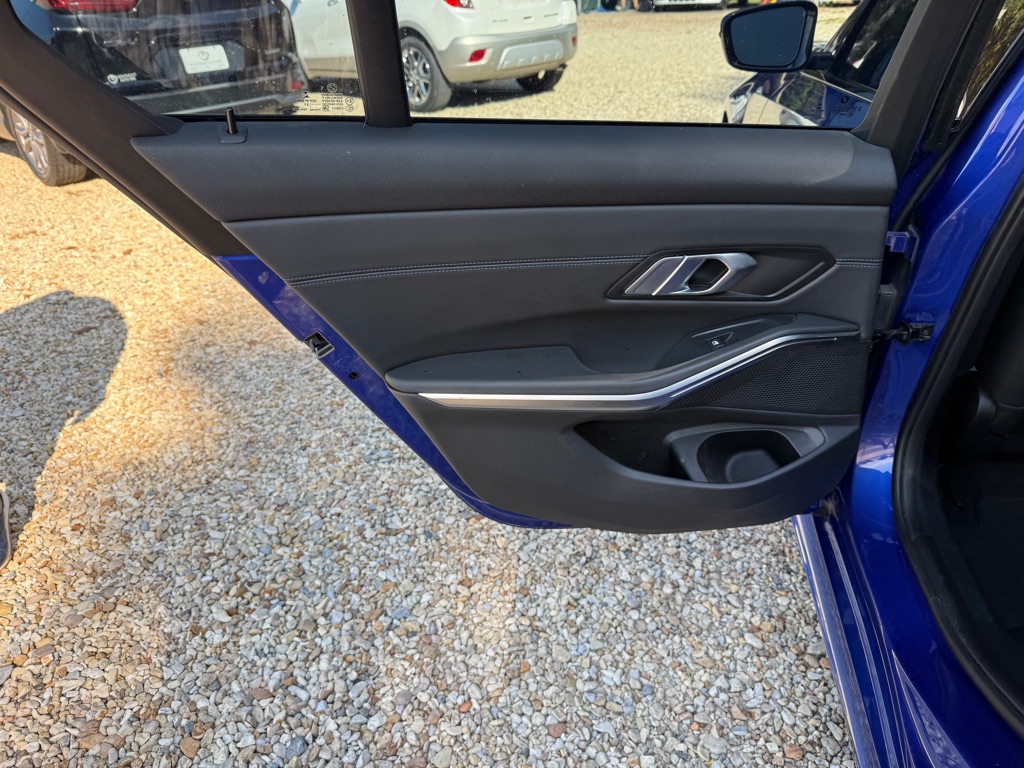 Photo 26 of this BMW 330I