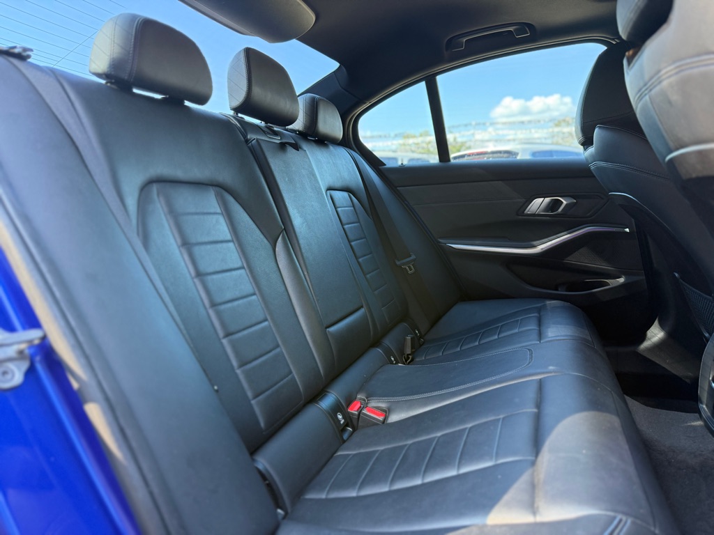 Photo 14 of this BMW 330I