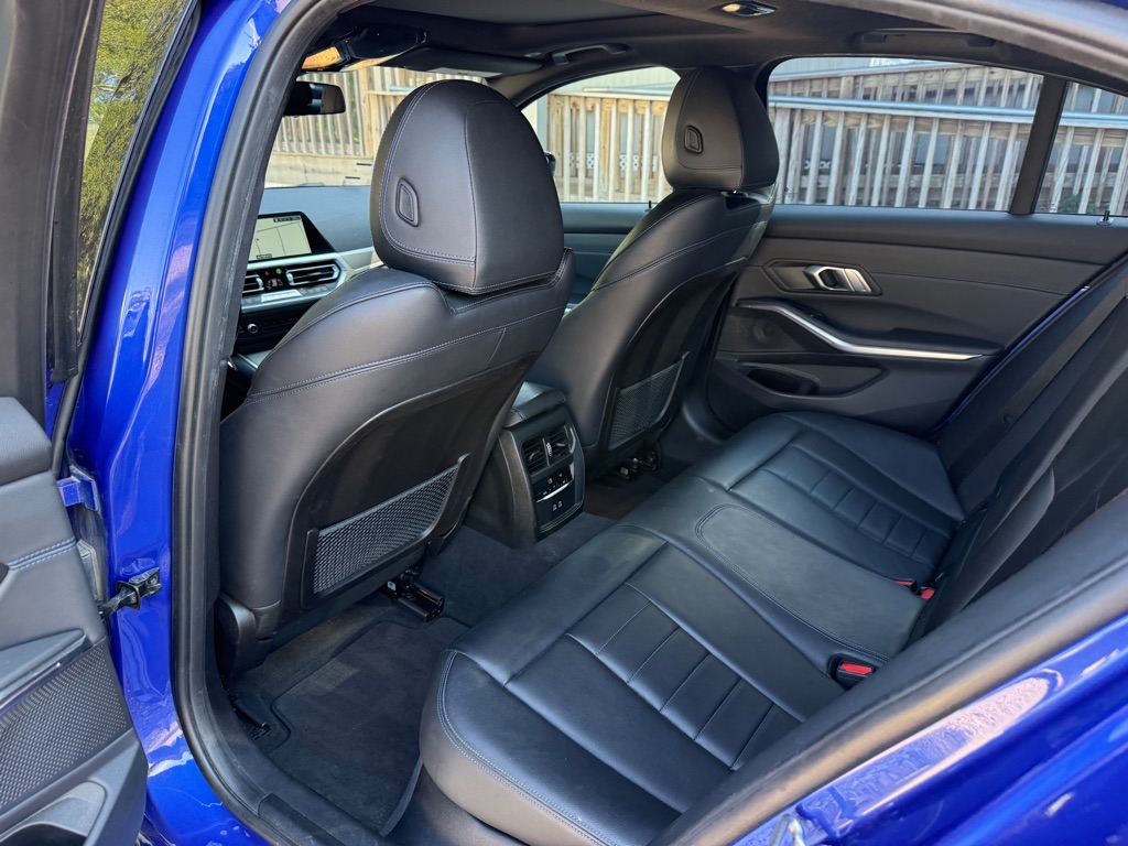 Photo 11 of this BMW 330I