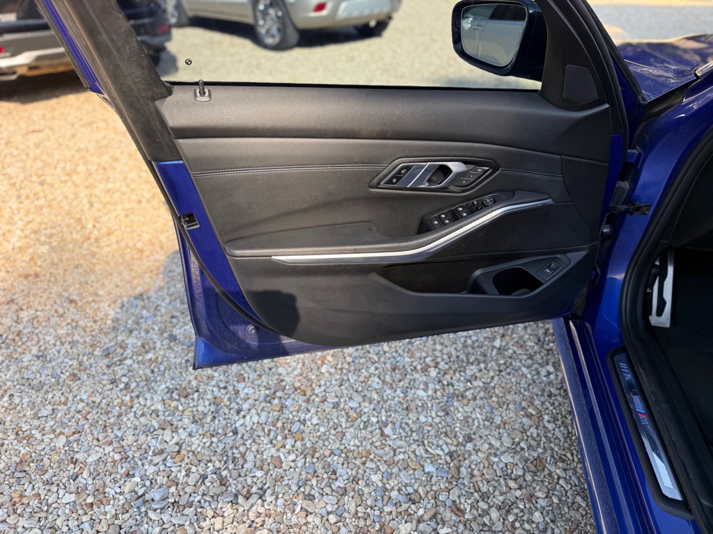 Photo 25 of this BMW 330I