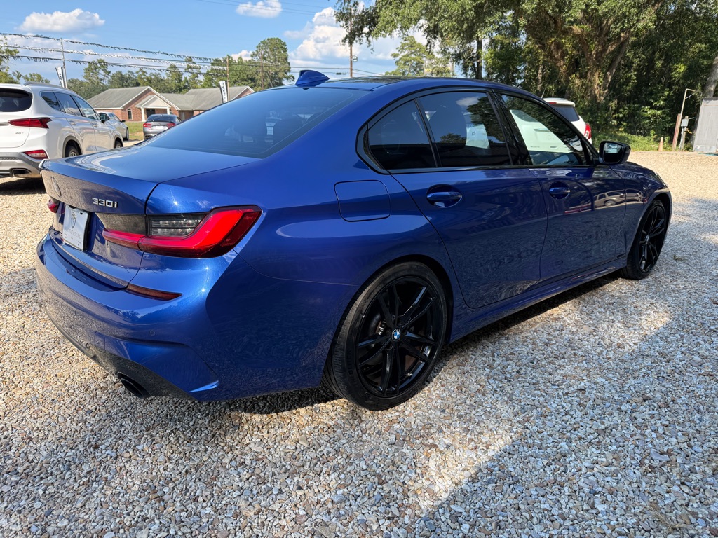 Photo 4 of this BMW 330I