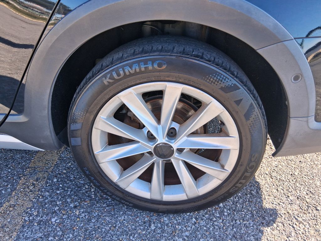 Photo 18 of this VOLKSWAGEN GOLF ALLTRACK