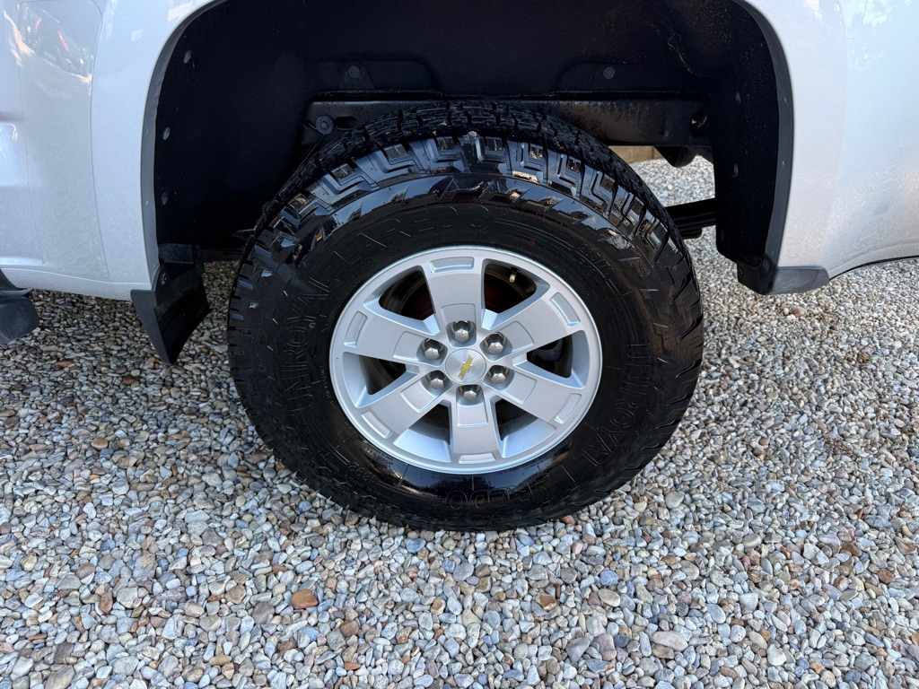 Photo 20 of this CHEVROLET COLORADO