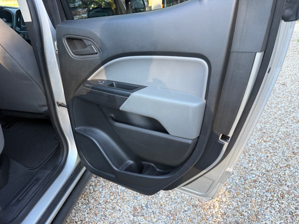 Photo 27 of this CHEVROLET COLORADO