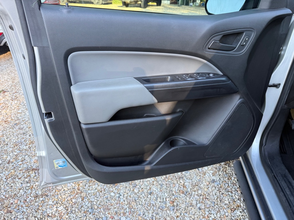Photo 24 of this CHEVROLET COLORADO