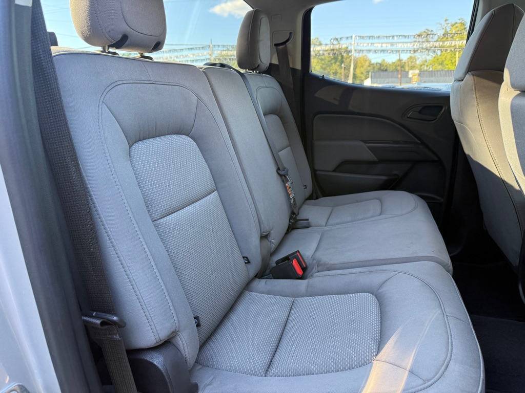 Photo 15 of this CHEVROLET COLORADO