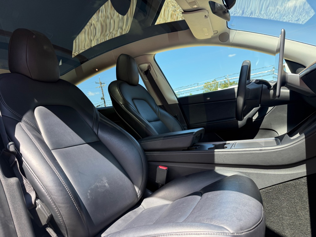 Photo 13 of this TESLA MODEL Y