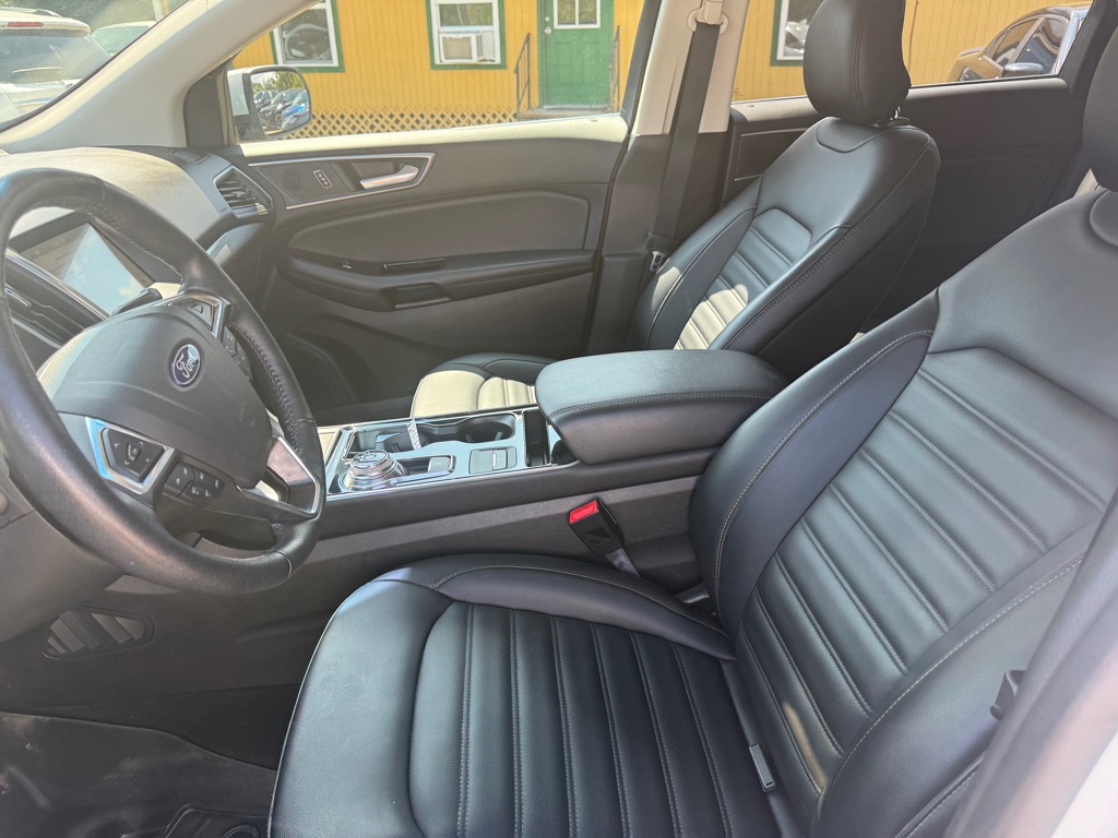 Photo 9 of this FORD EDGE