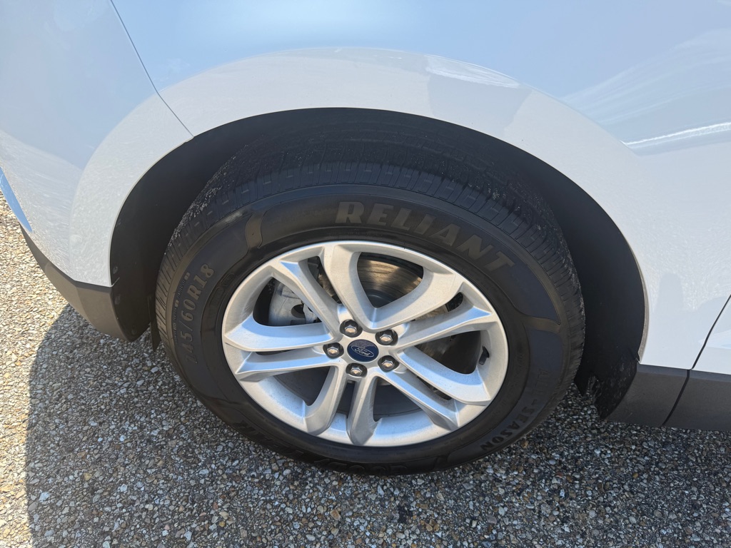 Photo 2 of this FORD EDGE