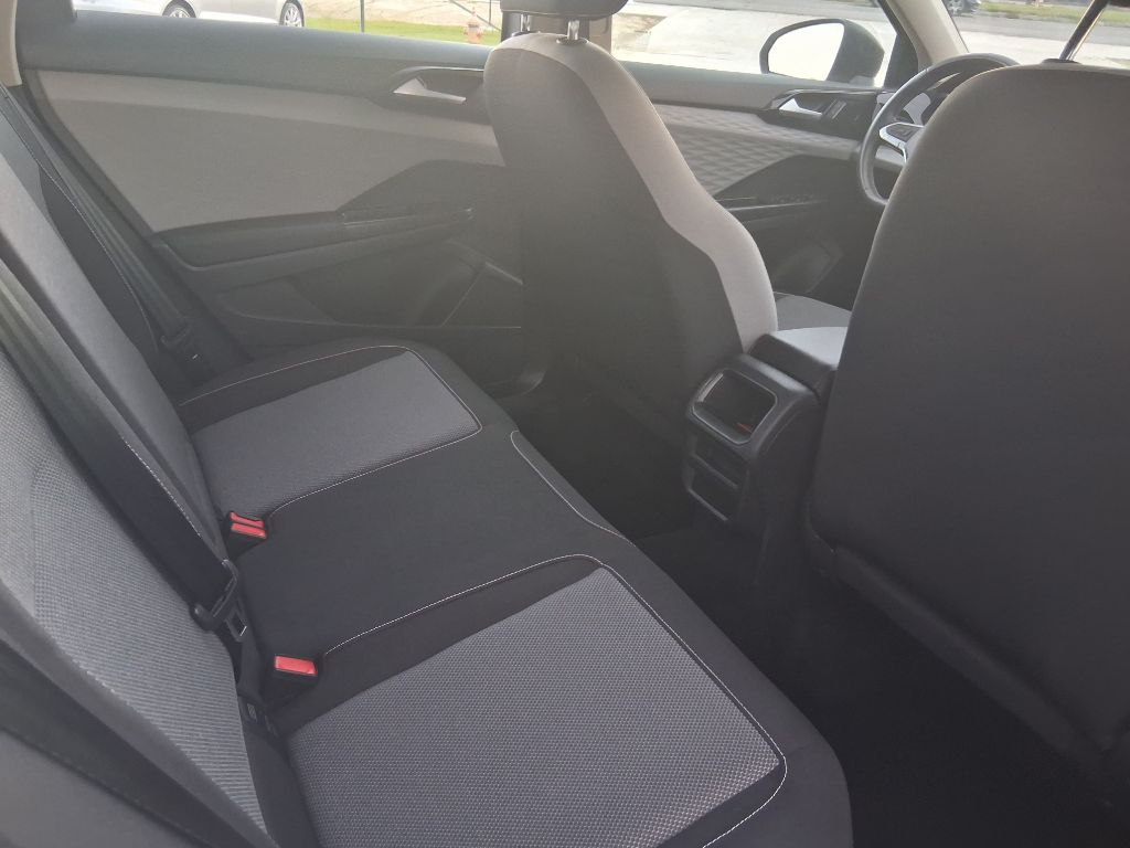 Photo 12 of this VOLKSWAGEN TAOS