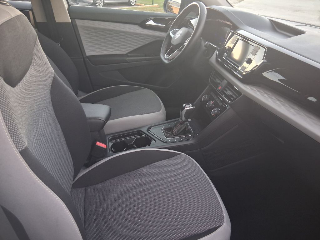 Photo 8 of this VOLKSWAGEN TAOS