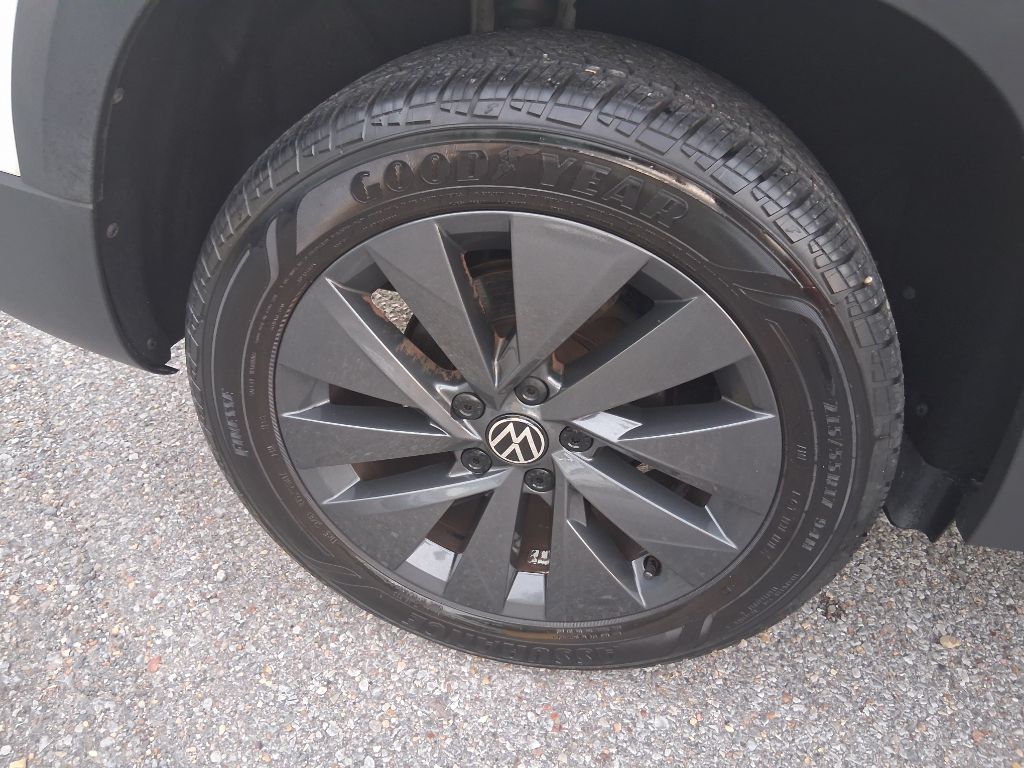 Photo 19 of this VOLKSWAGEN TAOS