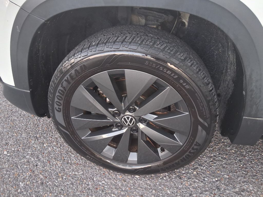 Photo 17 of this VOLKSWAGEN TAOS