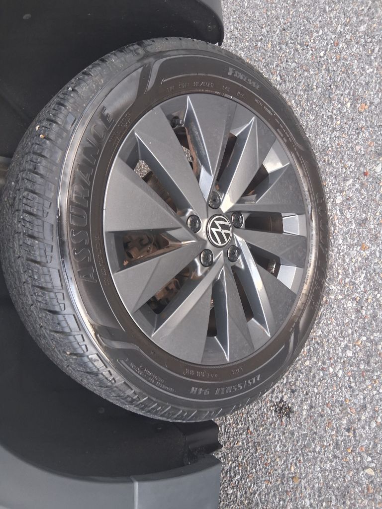 Photo 18 of this VOLKSWAGEN TAOS