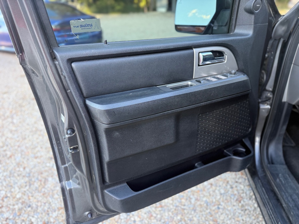 Photo 26 of this FORD EXPEDITION