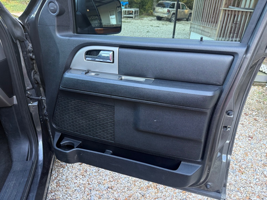Photo 27 of this FORD EXPEDITION