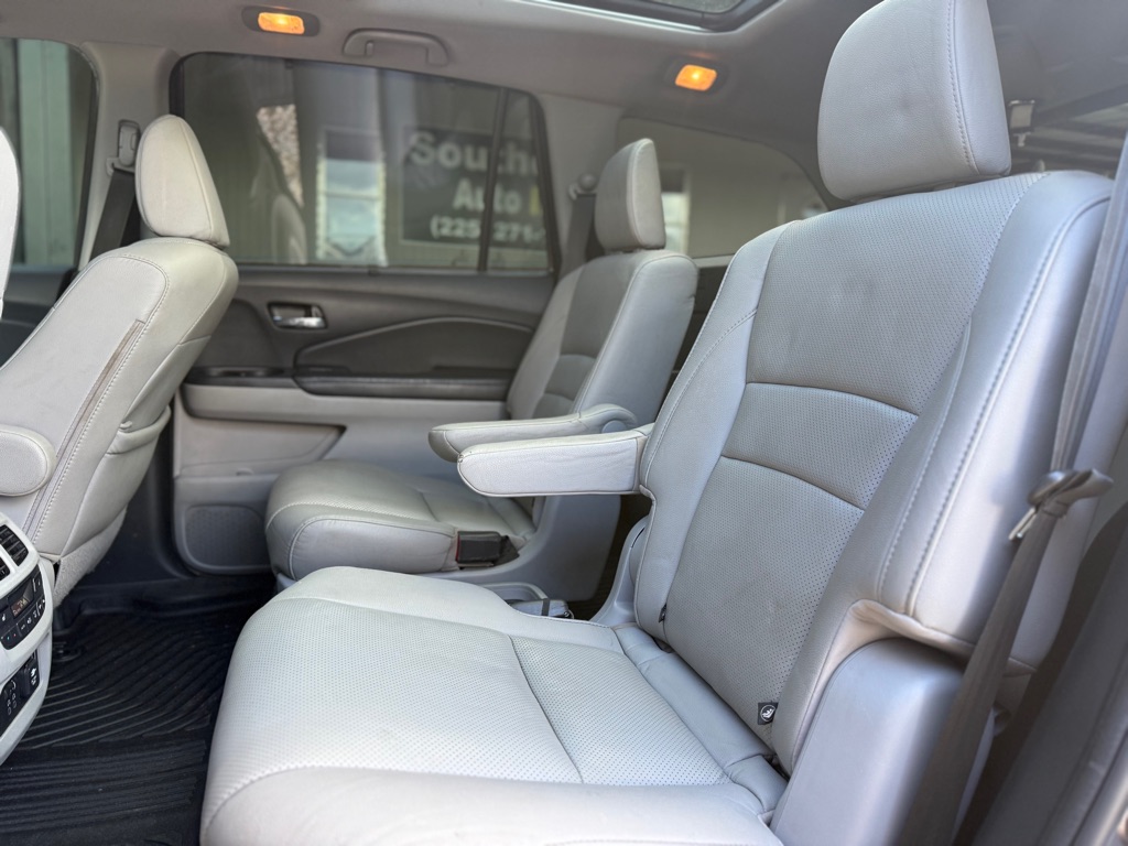 Photo 11 of this HONDA PILOT