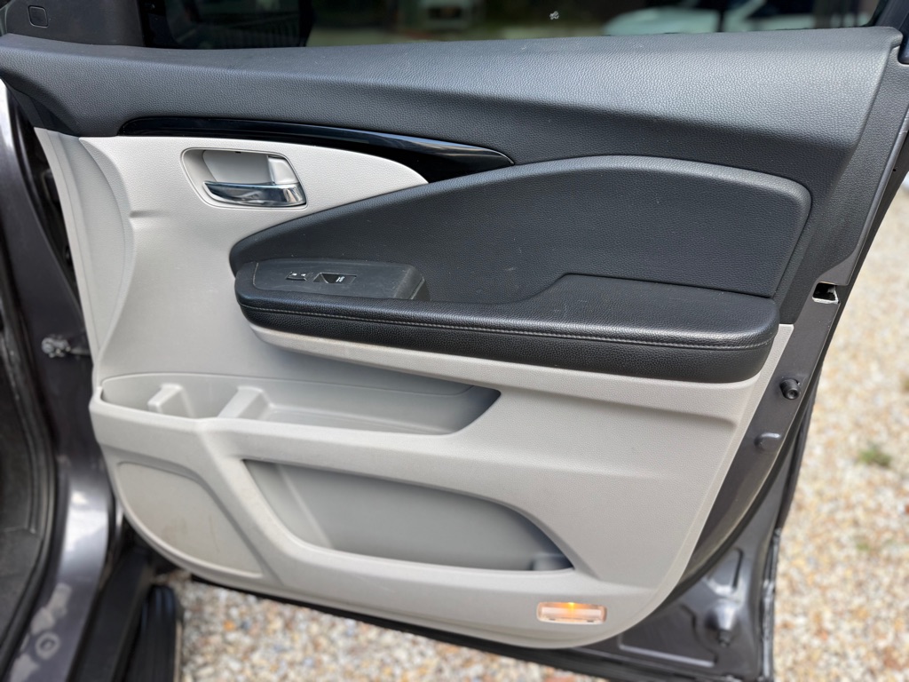 Photo 23 of this HONDA PILOT