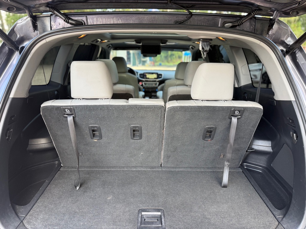 Photo 14 of this HONDA PILOT