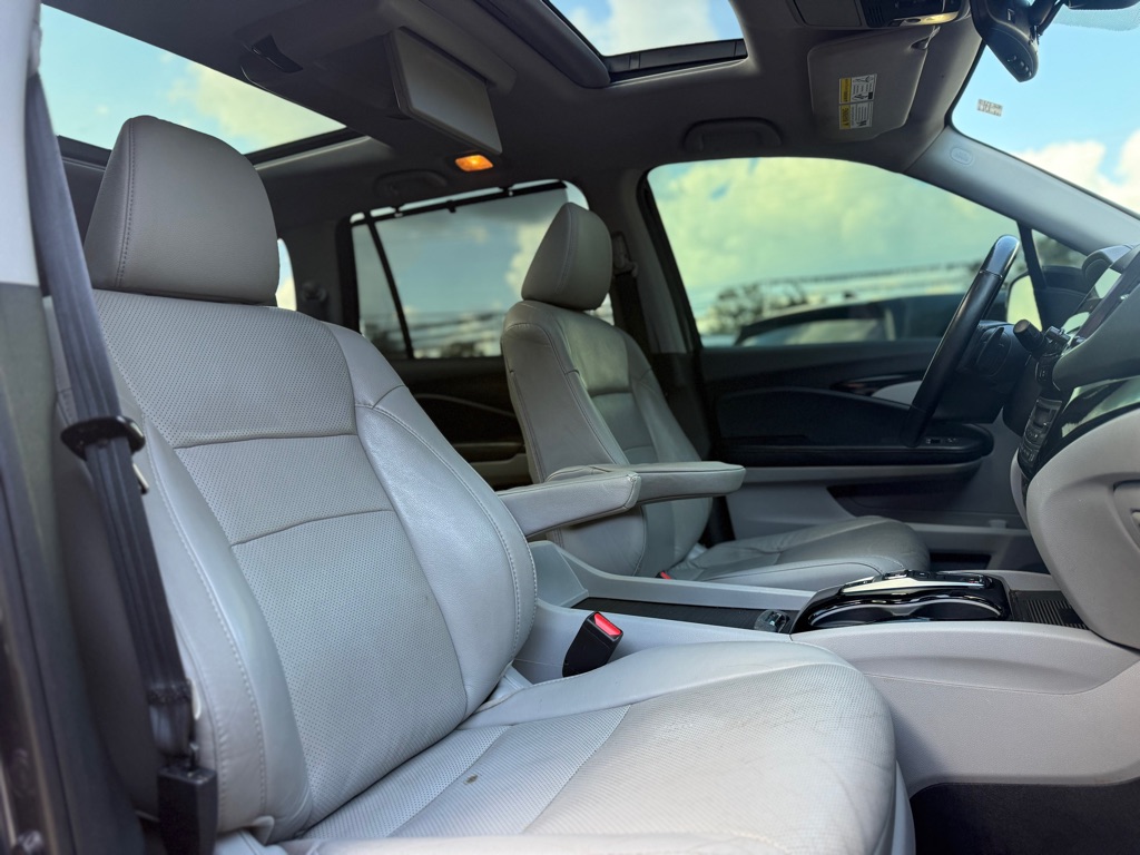 Photo 15 of this HONDA PILOT