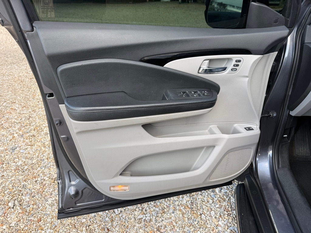 Photo 21 of this HONDA PILOT