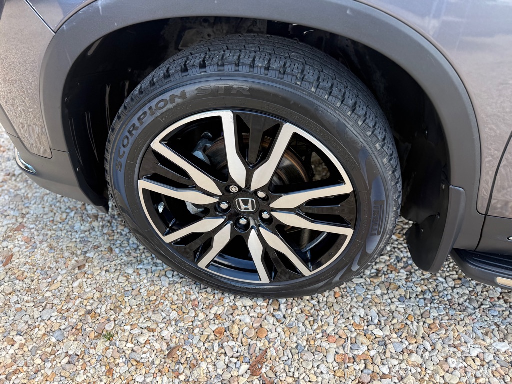 Photo 27 of this HONDA PILOT
