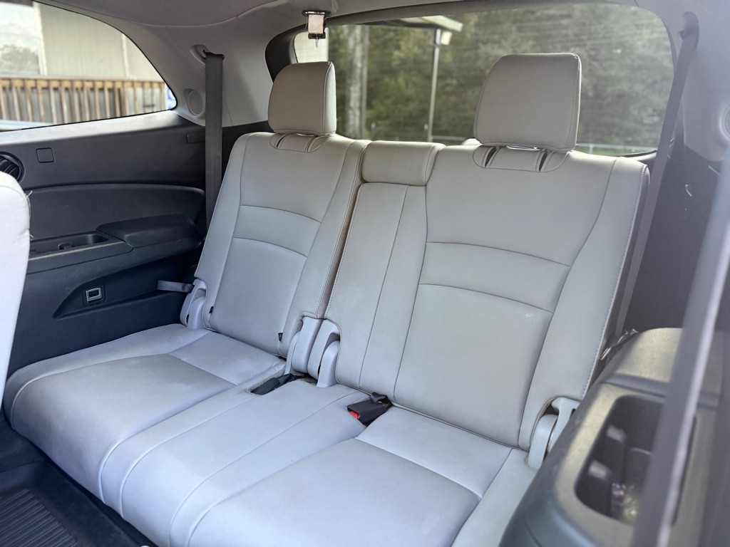 Photo 13 of this HONDA PILOT