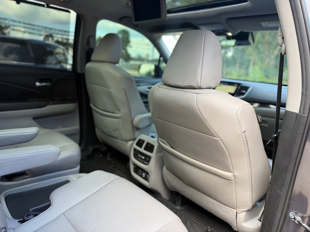 Photo 18 of this HONDA PILOT