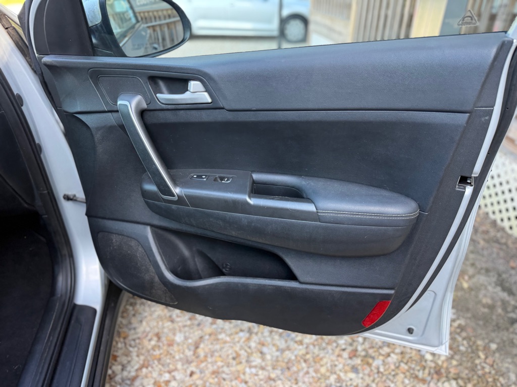 Photo 23 of this KIA SPORTAGE