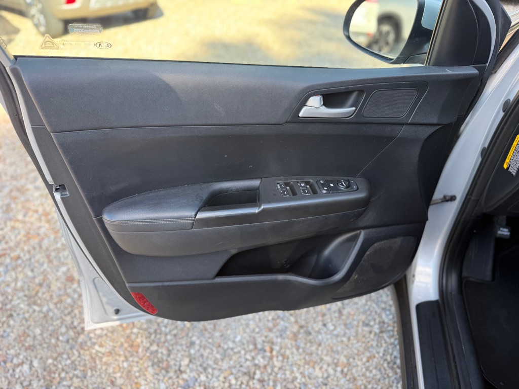 Photo 24 of this KIA SPORTAGE