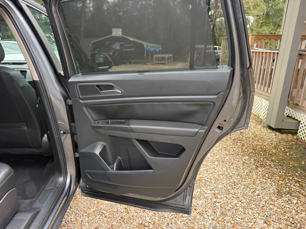 Photo 23 of this VOLKSWAGEN ATLAS