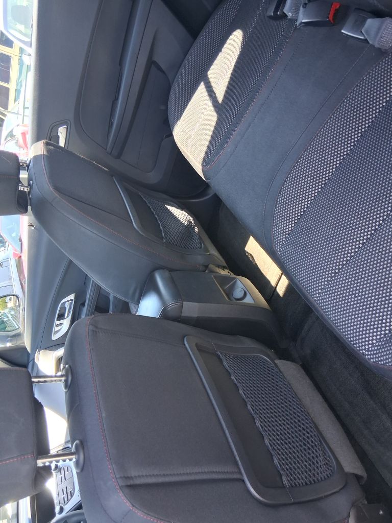 Photo 7 of this CHEVROLET EQUINOX