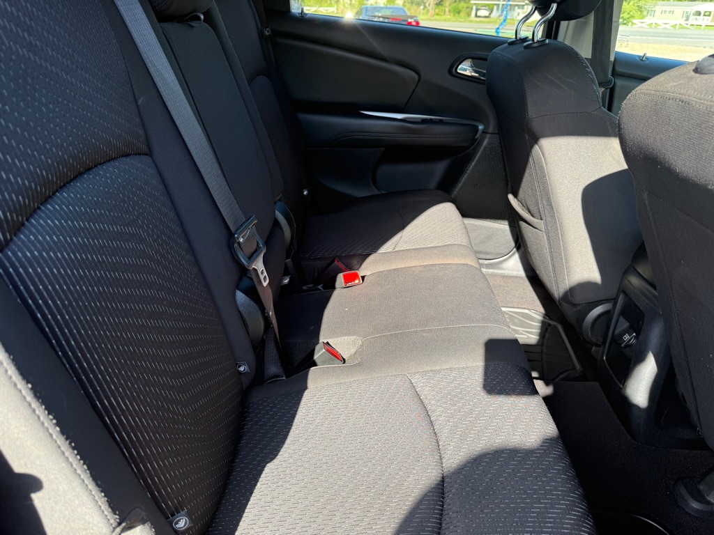 Photo 9 of this DODGE JOURNEY