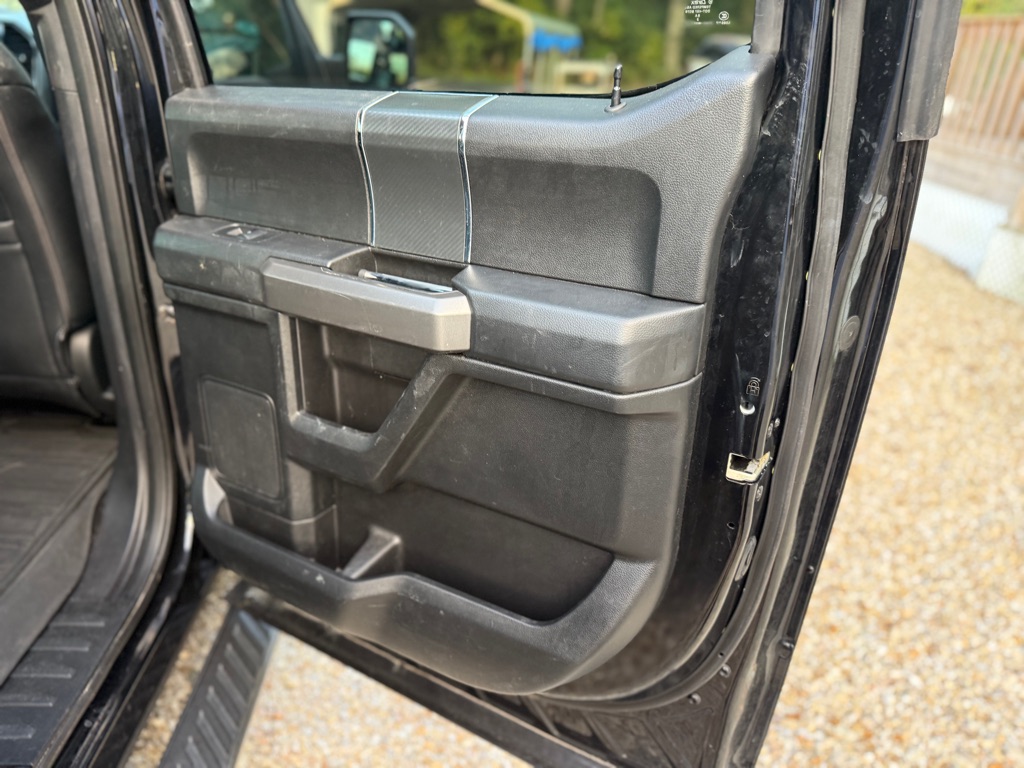 Photo 24 of this FORD F150