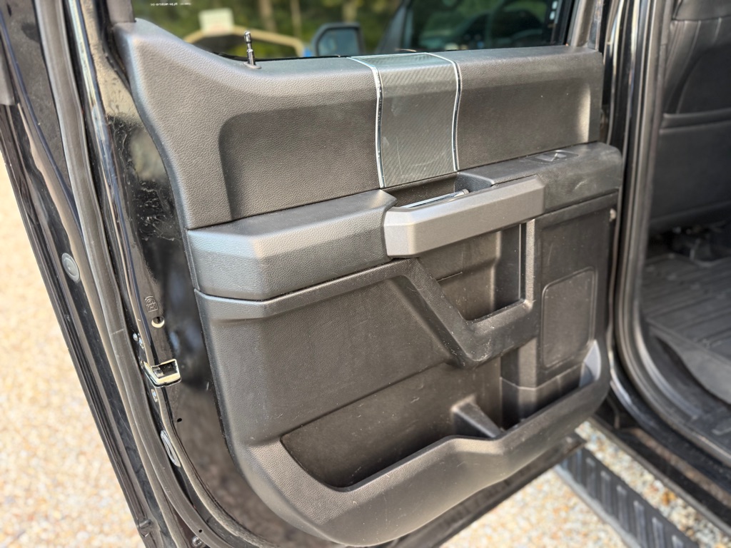 Photo 26 of this FORD F150
