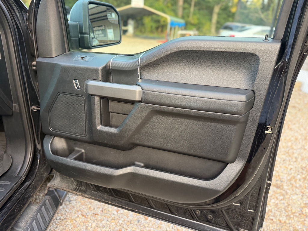 Photo 25 of this FORD F150