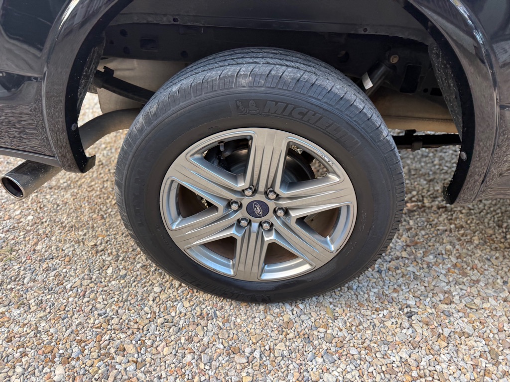 Photo 21 of this FORD F150