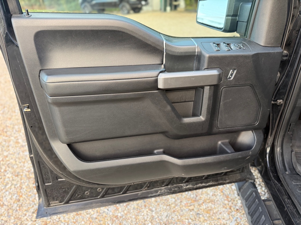 Photo 27 of this FORD F150