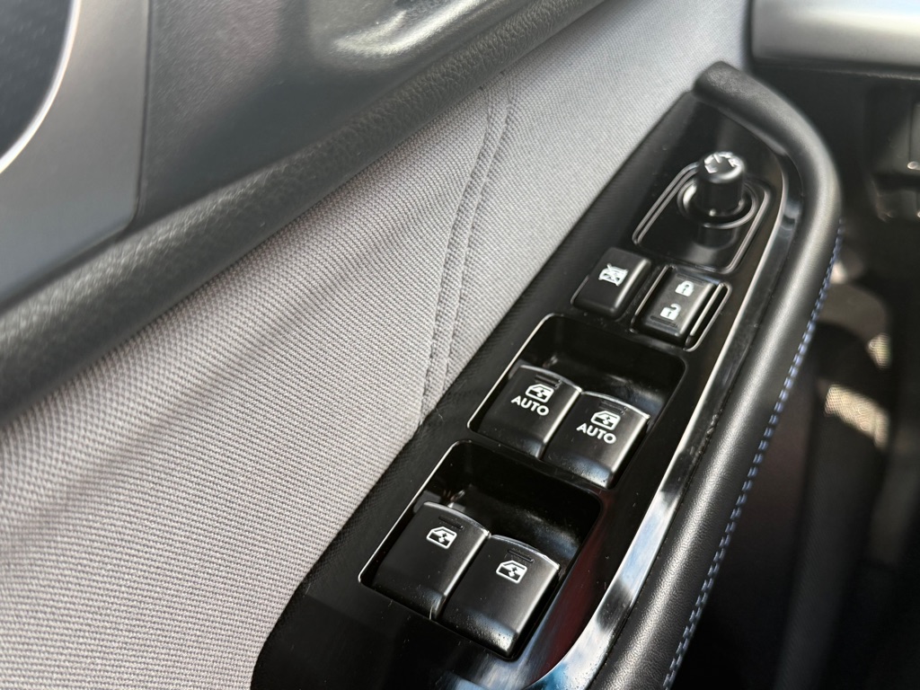 Photo 32 of this SUBARU LEGACY