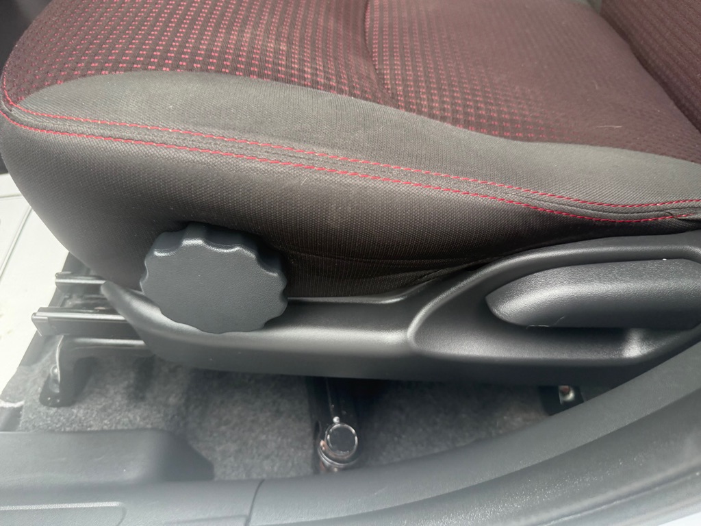 Photo 25 of this MITSUBISHI MIRAGE