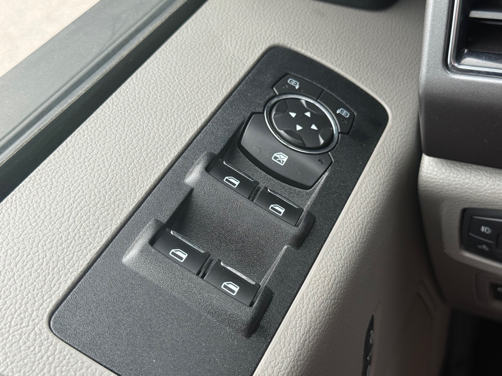 Photo 31 of this FORD F150