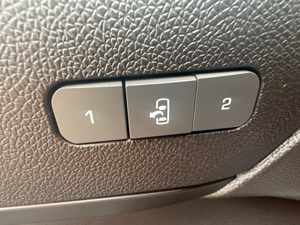 Photo 31 of this GMC ACADIA LIMITED