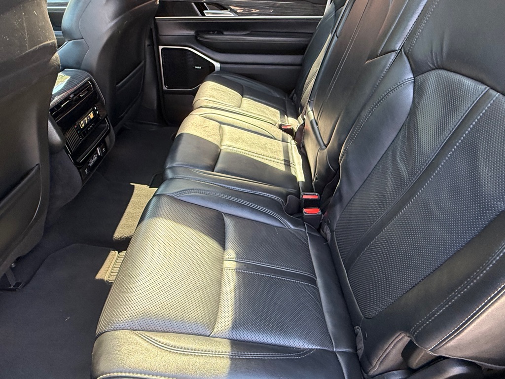 Photo 26 of this JEEP WAGONEER