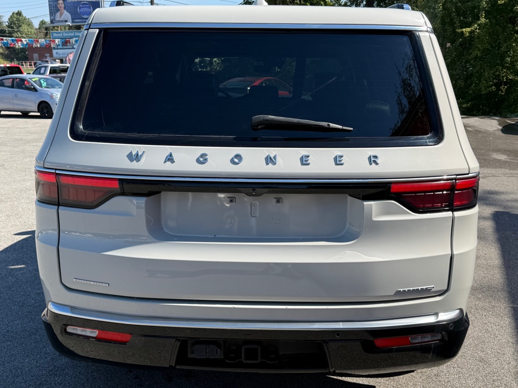 Photo 4 of this JEEP WAGONEER
