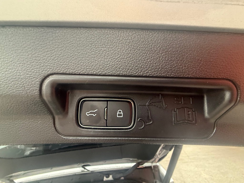 Photo 28 of this FORD EXPLORER