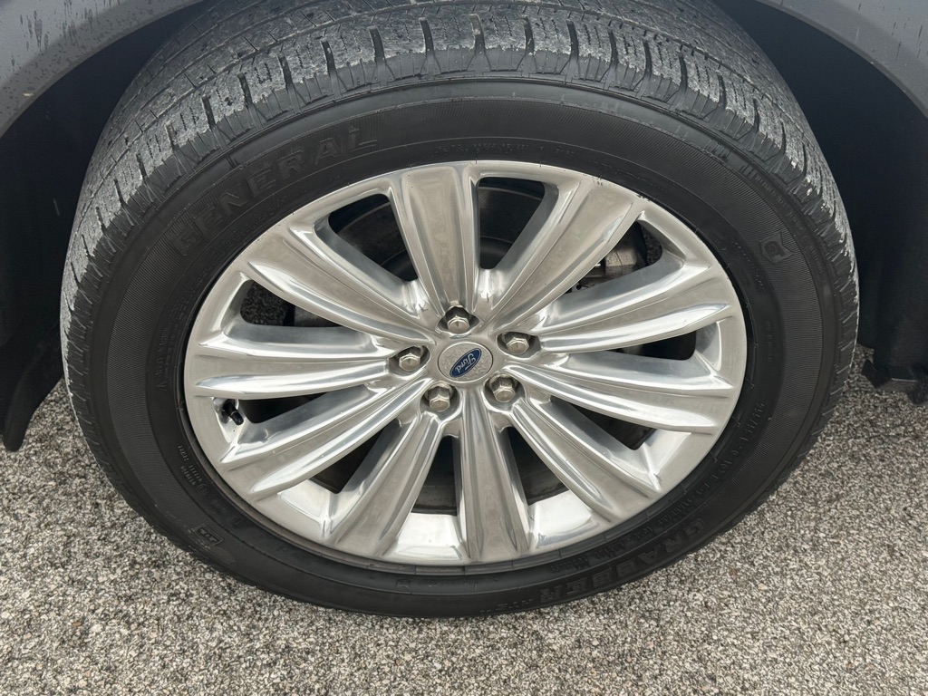 Photo 14 of this FORD EXPLORER