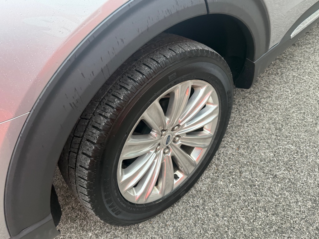 Photo 19 of this FORD EXPLORER