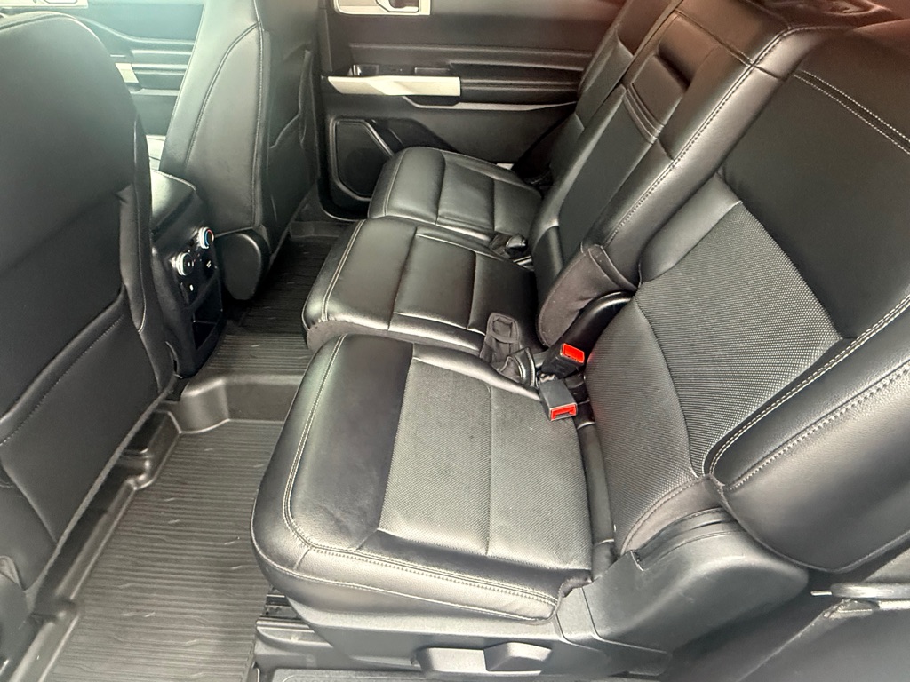 Photo 31 of this FORD EXPLORER