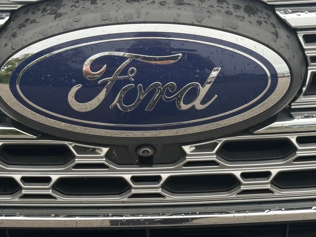Photo 16 of this FORD EXPLORER